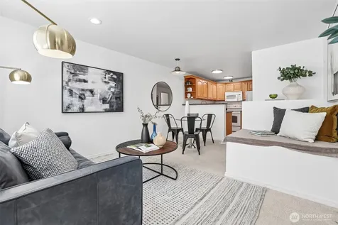 5624 Roosevelt Way NE Seattle WA 98105