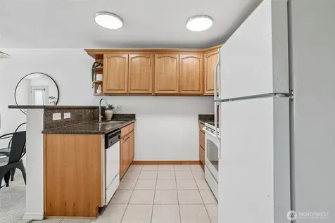 5624 Roosevelt Way NE Seattle WA 98105