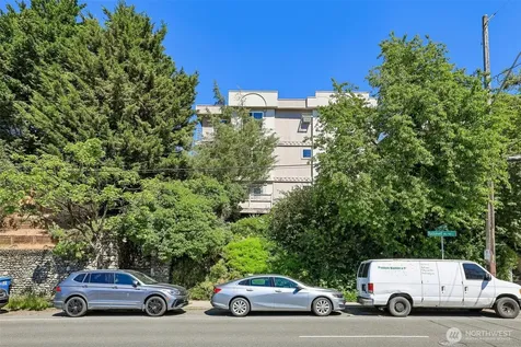 5624 Roosevelt Way NE Seattle WA 98105
