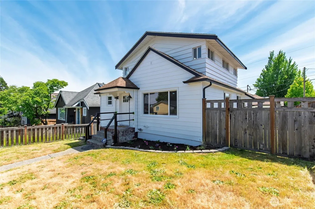 1231 4th Street Bremerton WA 98337