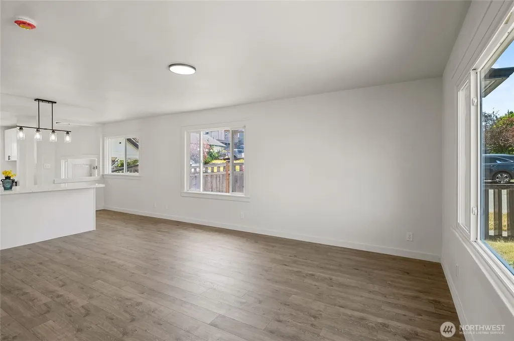1231 4th Street Bremerton WA 98337
