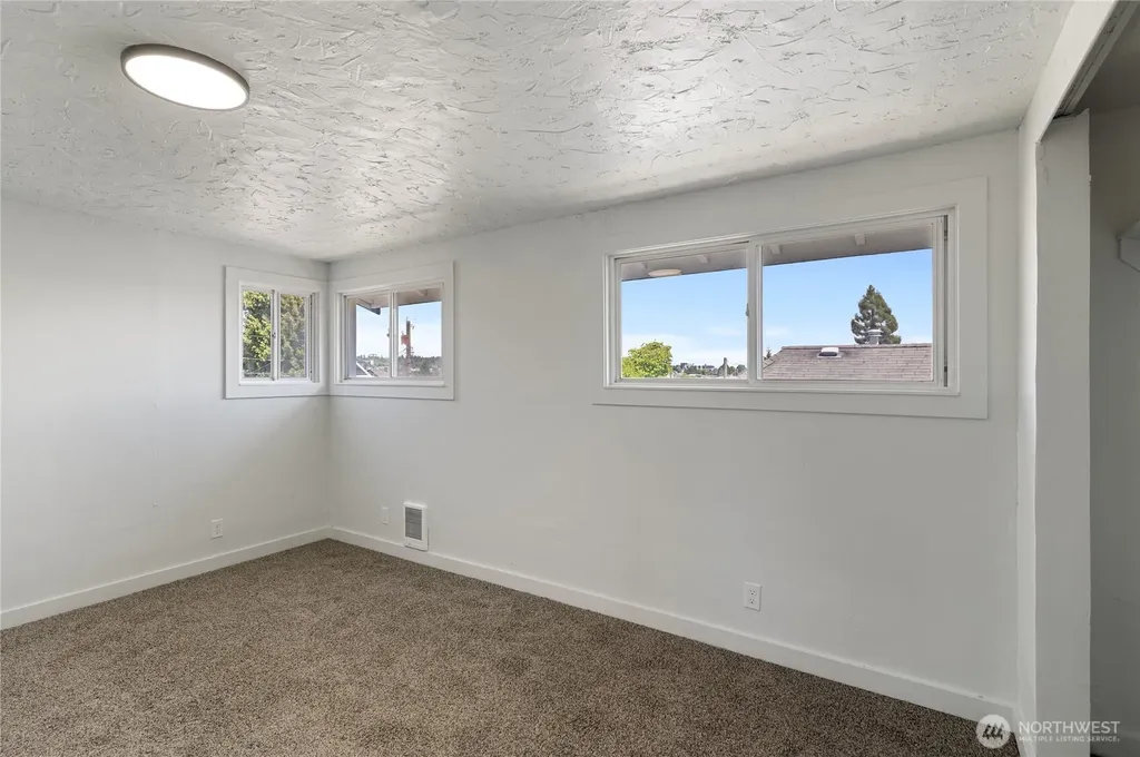 1231 4th Street Bremerton WA 98337