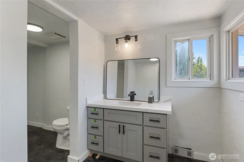 1231 4th Street Bremerton WA 98337