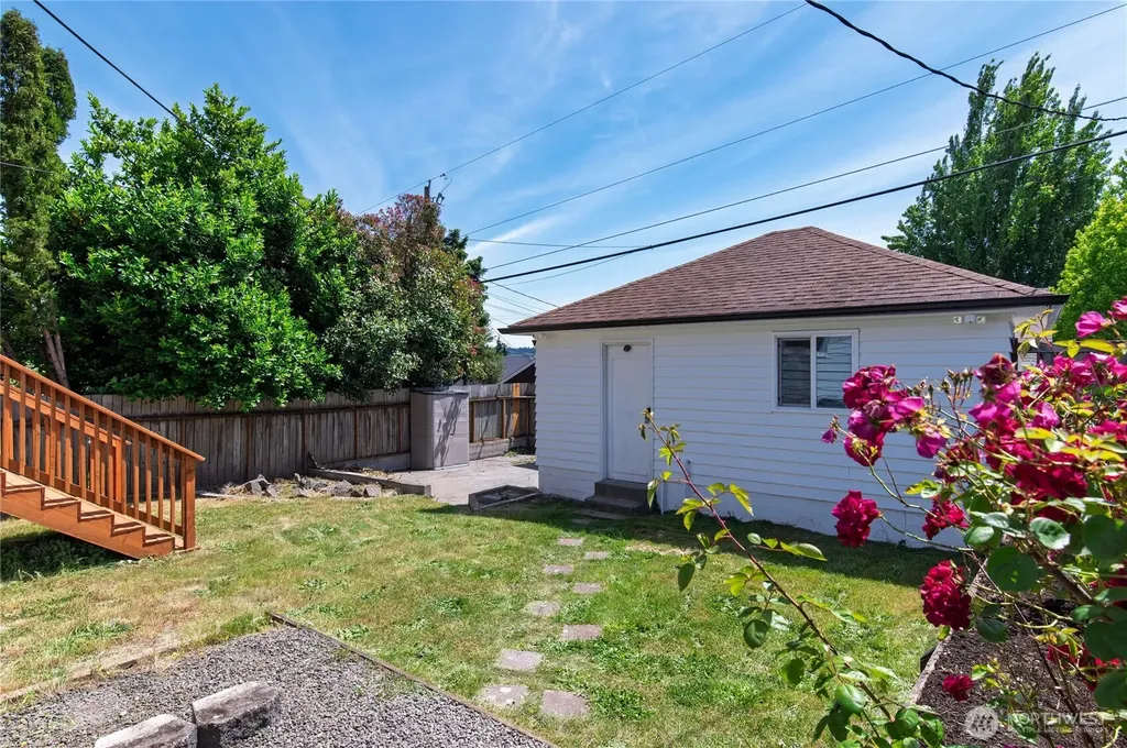 1231 4th Street Bremerton WA 98337