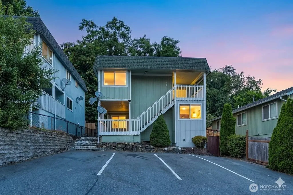 361 Earlington Avenue SW Renton WA 98057