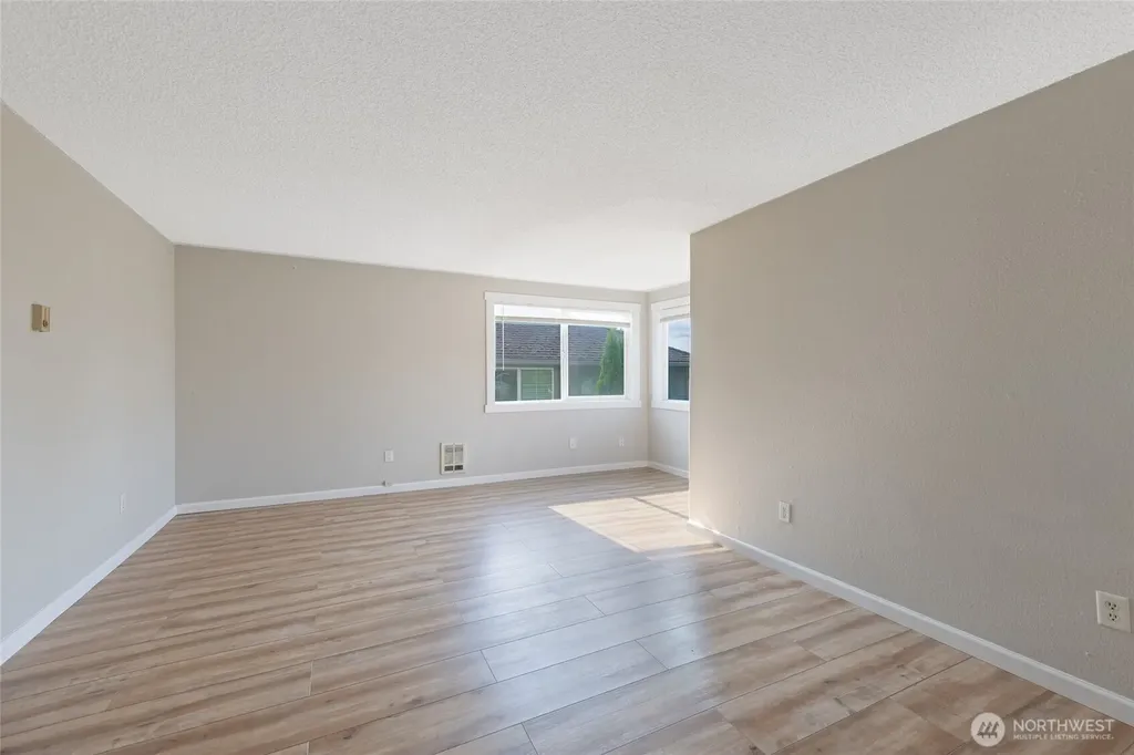 361 Earlington Avenue SW Renton WA 98057