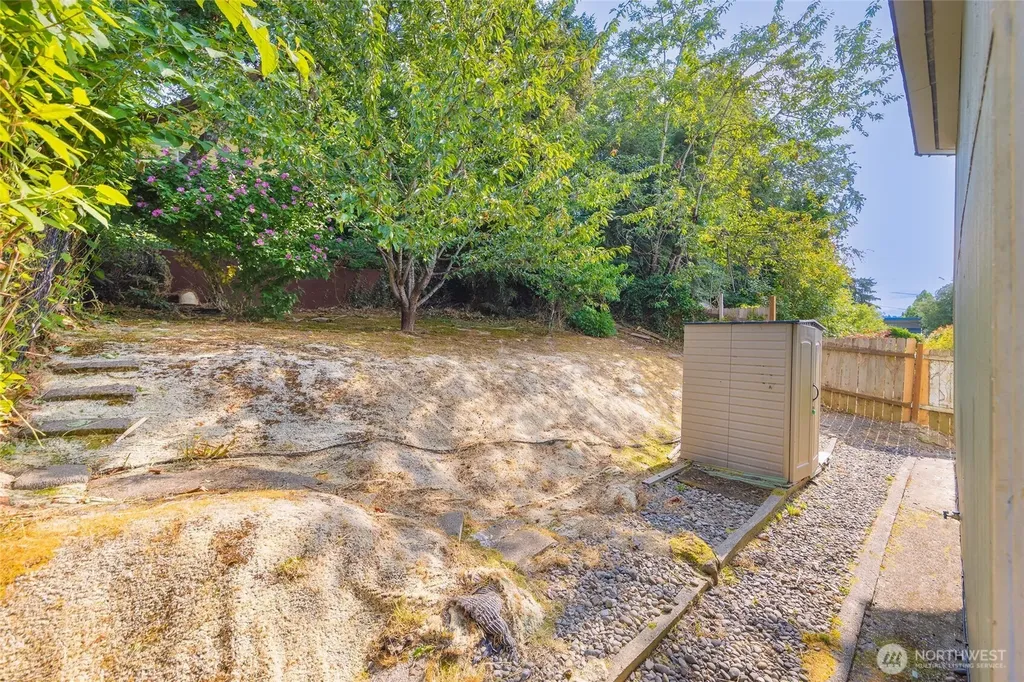 361 Earlington Avenue SW Renton WA 98057