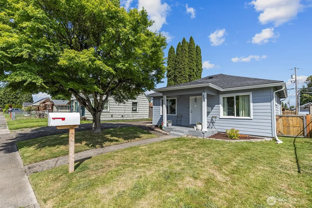 306 26th Avenue Longview WA 98632
