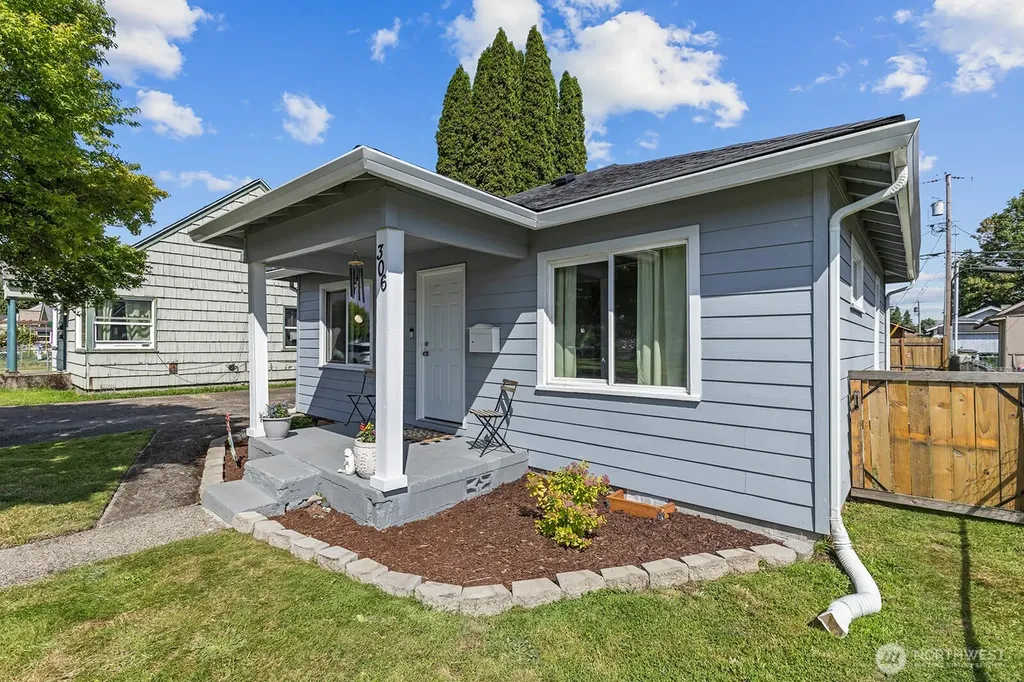 306 26th Avenue Longview WA 98632