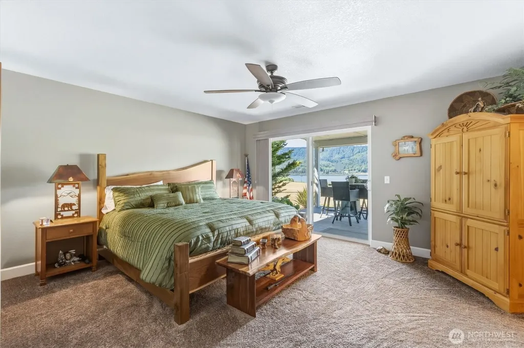 268 S Welcome Slough Road Cathlamet WA 98612