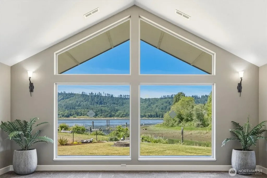 268 S Welcome Slough Road Cathlamet WA 98612