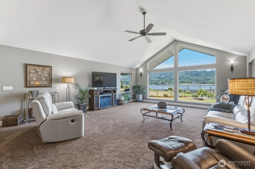 268 S Welcome Slough Road Cathlamet WA 98612