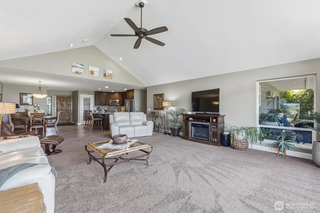 268 S Welcome Slough Road Cathlamet WA 98612
