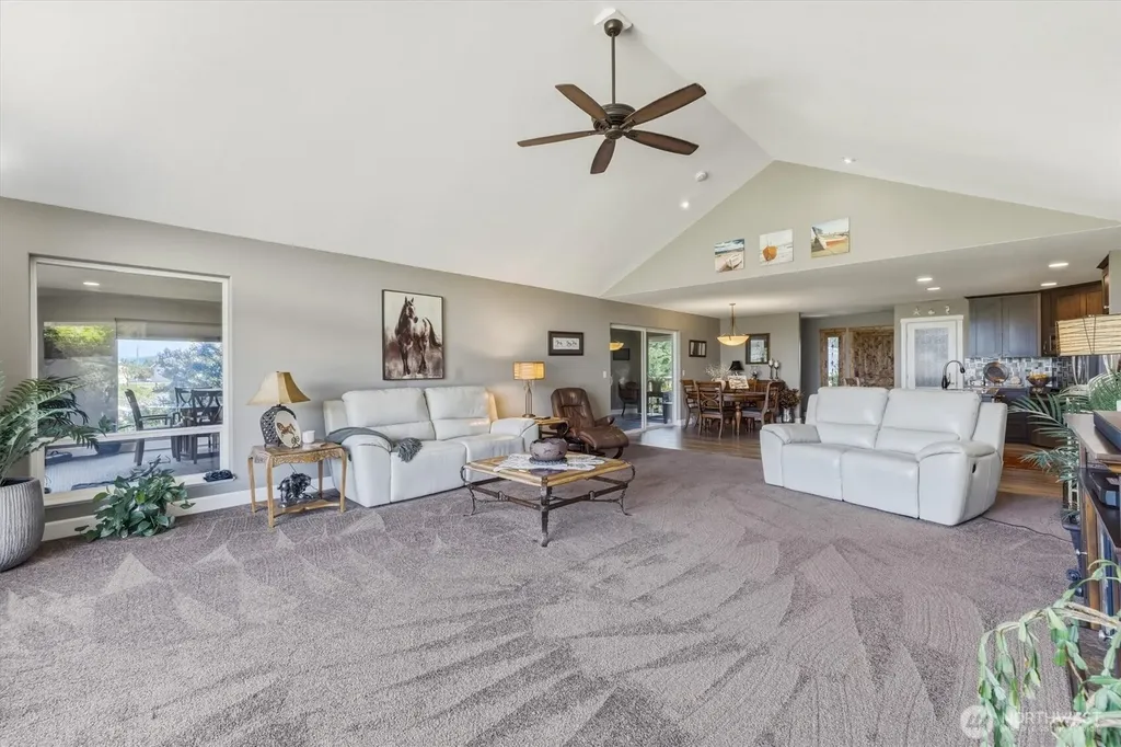 268 S Welcome Slough Road Cathlamet WA 98612