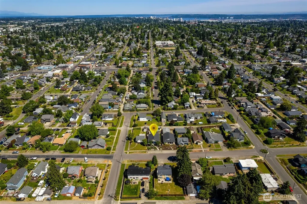 1025 S 59th Street Tacoma WA 98408