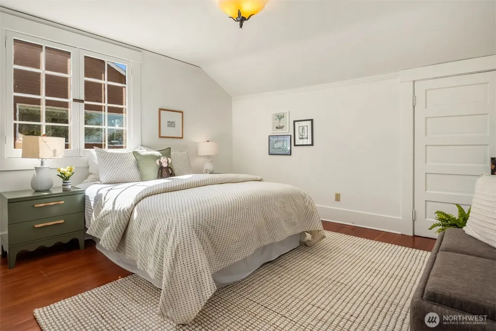 4055 SW Holgate Street Seattle WA 98116