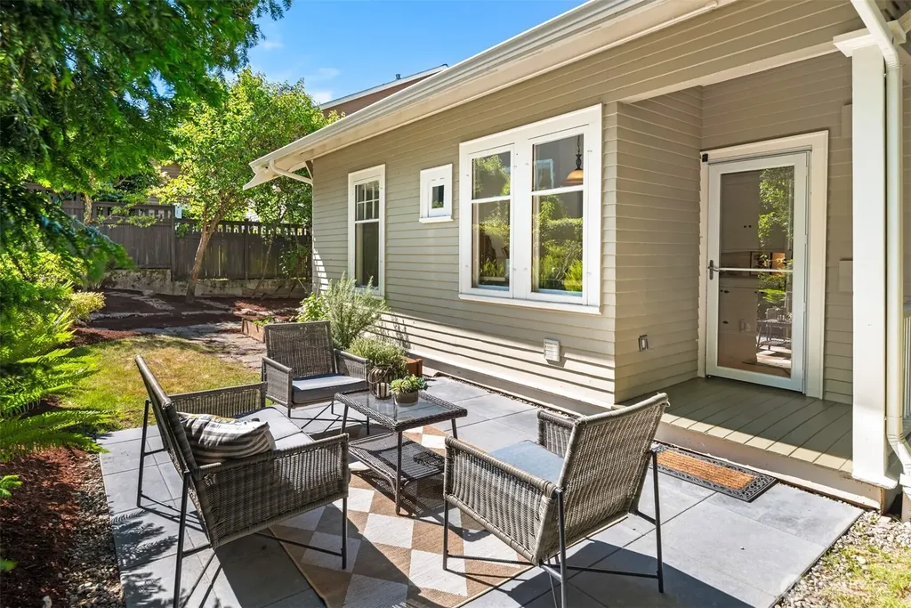 4055 SW Holgate Street Seattle WA 98116