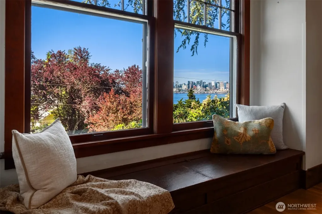 4055 SW Holgate Street Seattle WA 98116