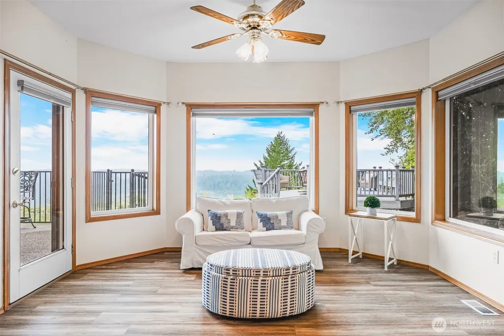 184 Dow Ridge Drive N Eatonville WA 98328
