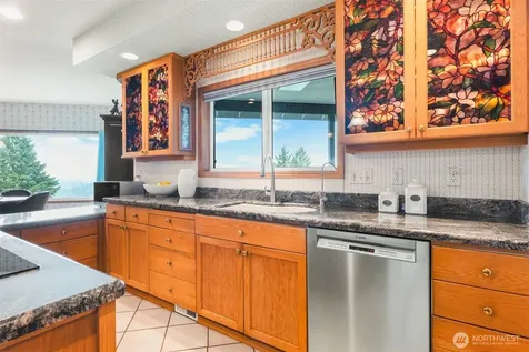 184 Dow Ridge Drive N Eatonville WA 98328