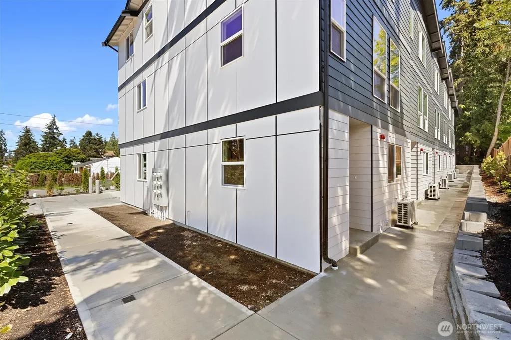7103 210 Street SW Edmonds WA 98026