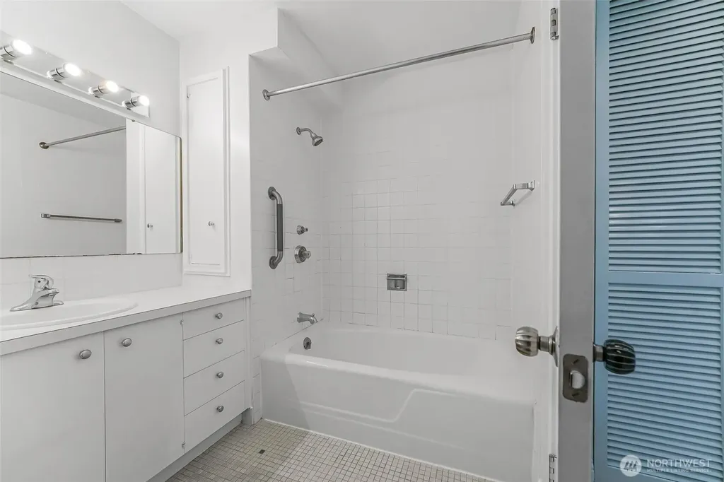 521 5th Avenue W Seattle WA 98119