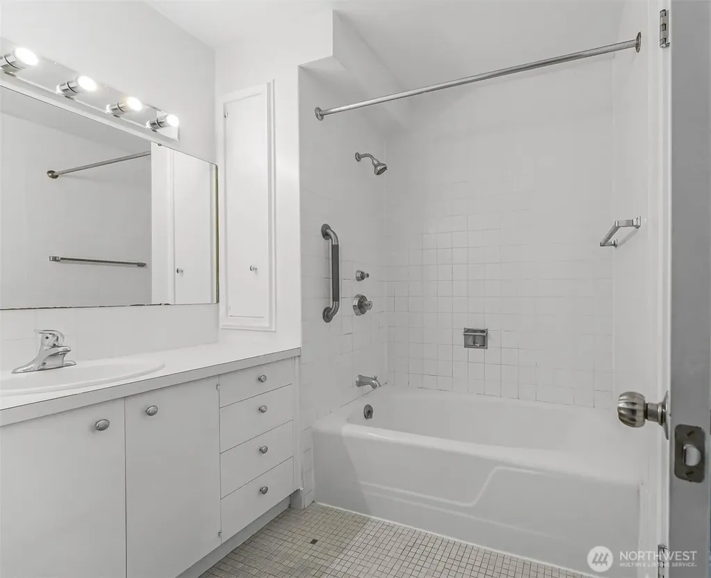 521 5th Avenue W Seattle WA 98119