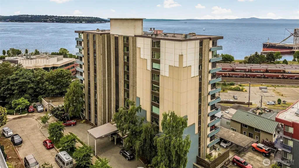 521 5th Avenue W Seattle WA 98119