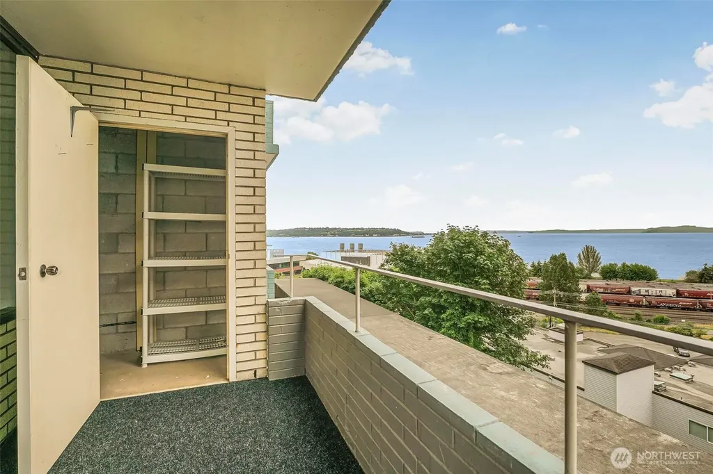 521 5th Avenue W Seattle WA 98119