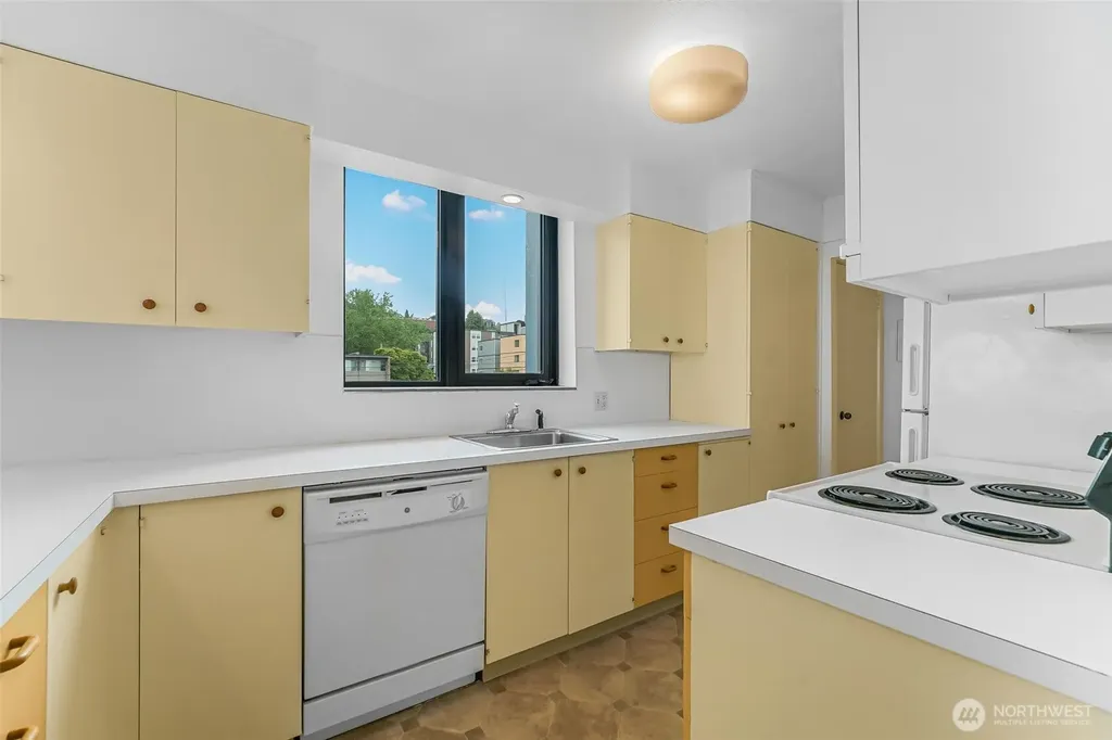 521 5th Avenue W Seattle WA 98119
