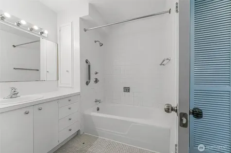 521 5th Avenue W Seattle WA 98119
