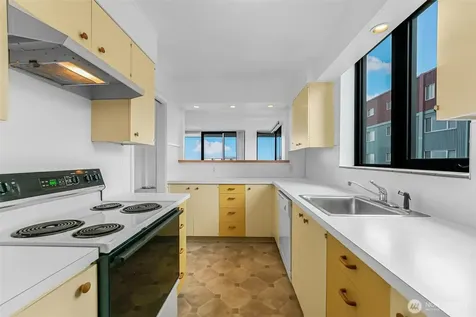 521 5th Avenue W Seattle WA 98119