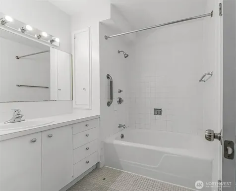 521 5th Avenue W Seattle WA 98119