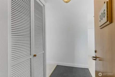 521 5th Avenue W Seattle WA 98119