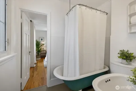 7528 14th Avenue SW Seattle WA 98106