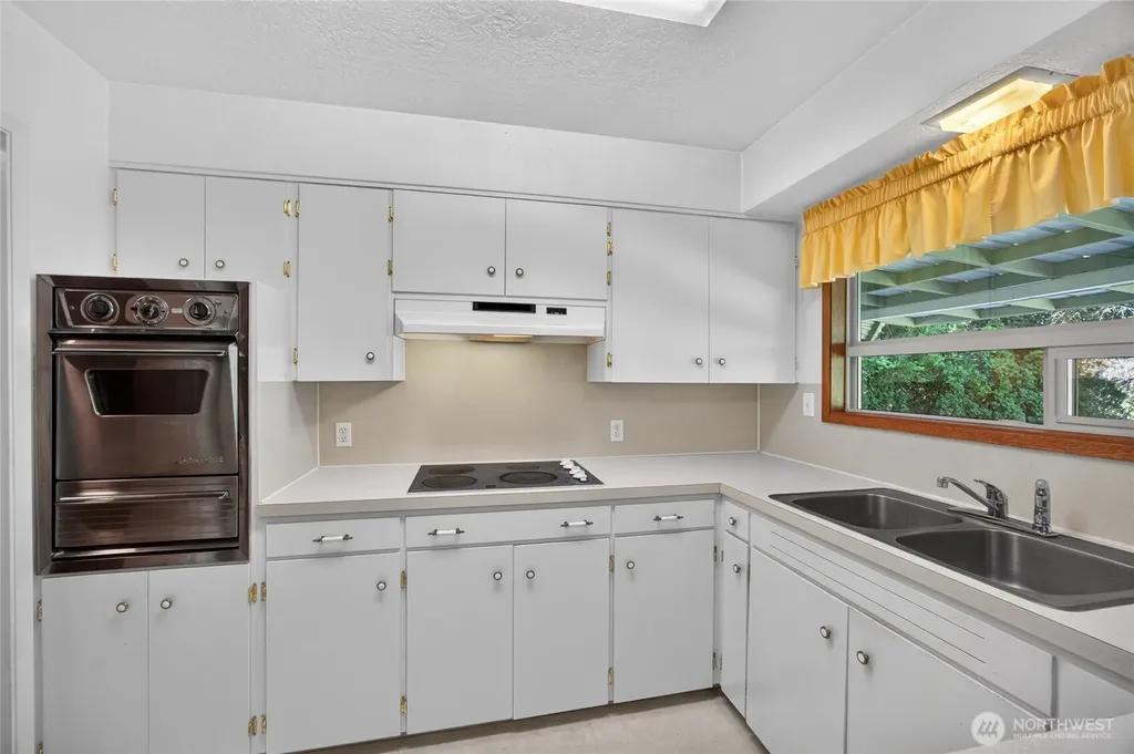 371 SE Summit Road Chehalis WA 98532
