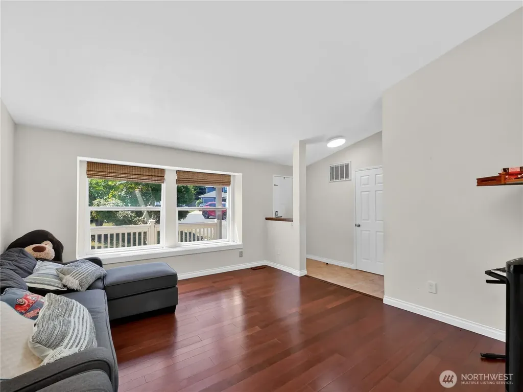32332 19th Court SW Federal Way WA 98023