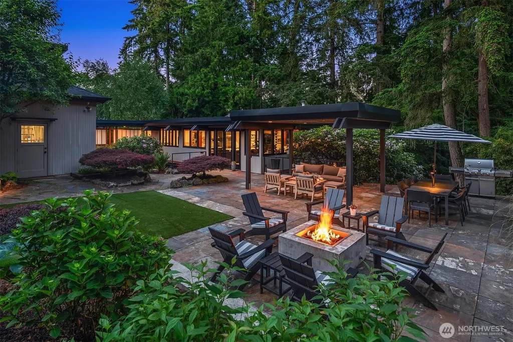2716 106th Place SE Beaux Arts WA 98004