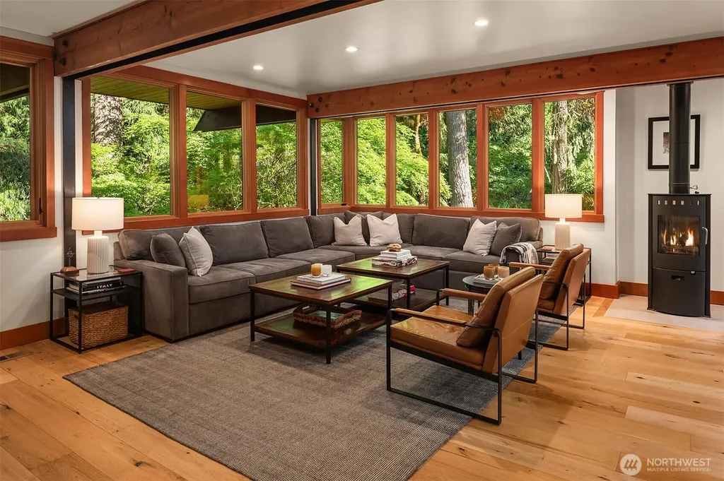 2716 106th Place SE Beaux Arts WA 98004