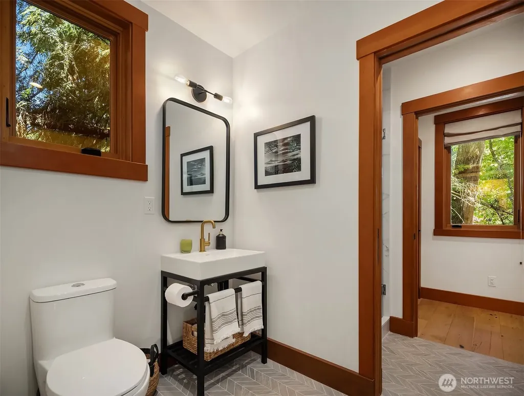 2716 106th Place SE Beaux Arts WA 98004