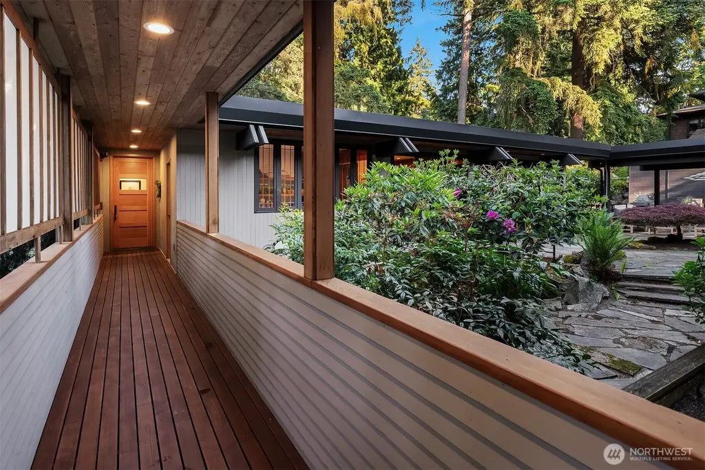 2716 106th Place SE Beaux Arts WA 98004