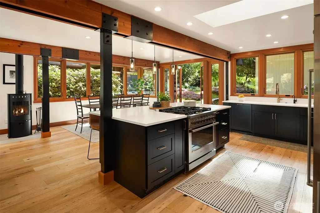 2716 106th Place SE Beaux Arts WA 98004