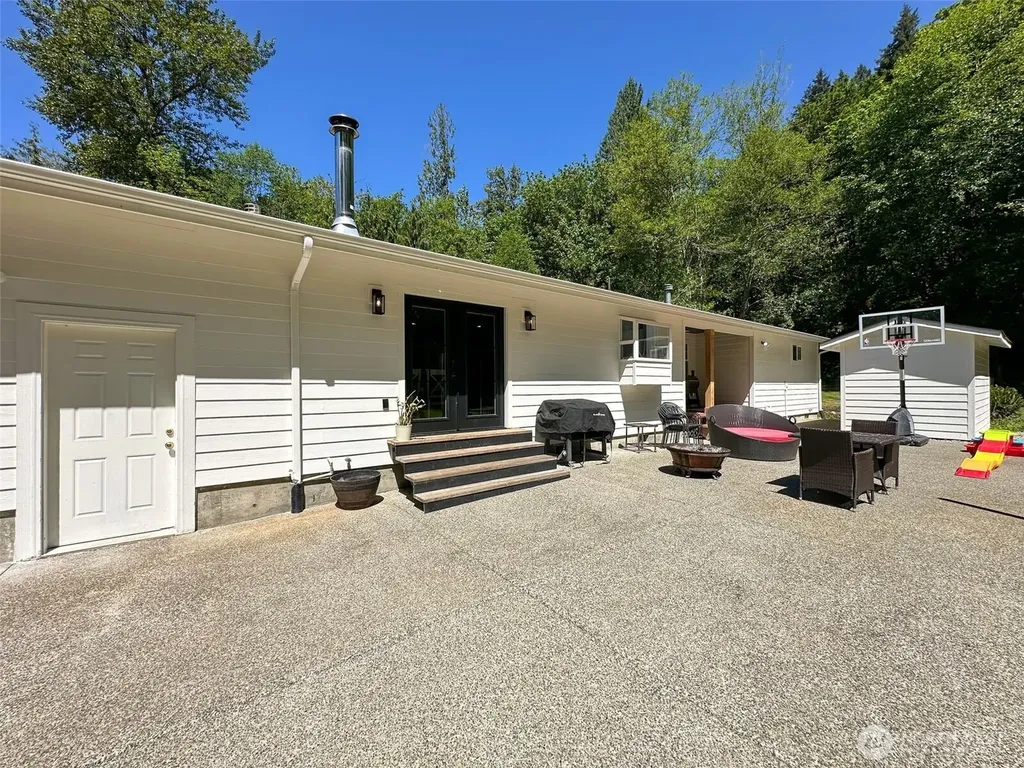 27513 Lower Burnett Road E Buckley WA 98321