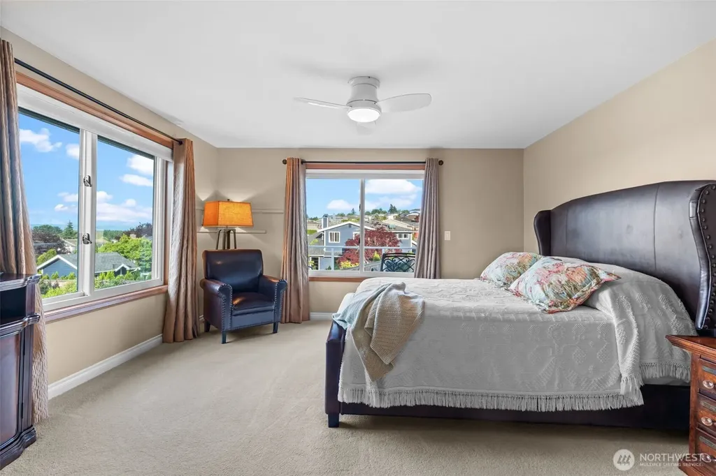 1860 Overview Drive NE Tacoma WA 98422