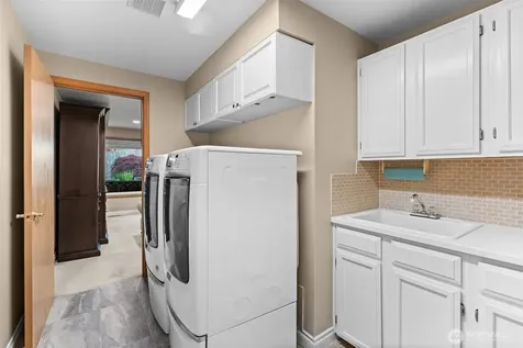 1860 Overview Drive NE Tacoma WA 98422