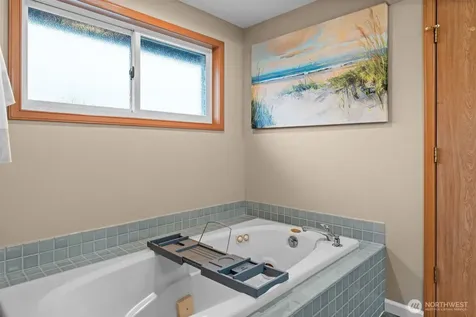 1860 Overview Drive NE Tacoma WA 98422