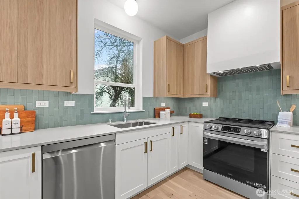 3540 S Dawson Street Seattle WA 98118