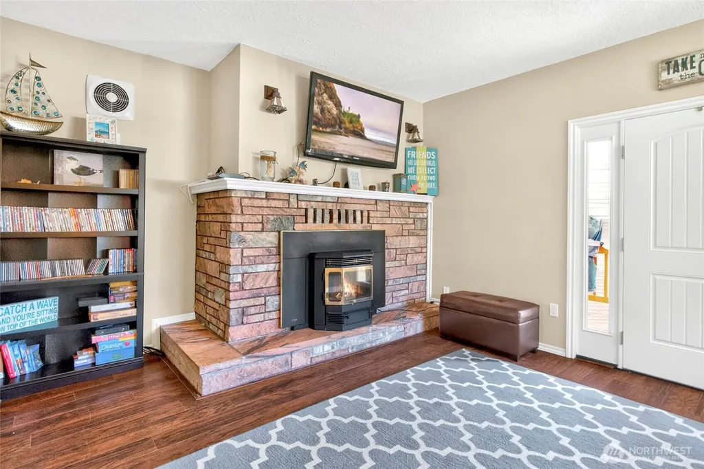 1209 36th Street Seaview WA 98644
