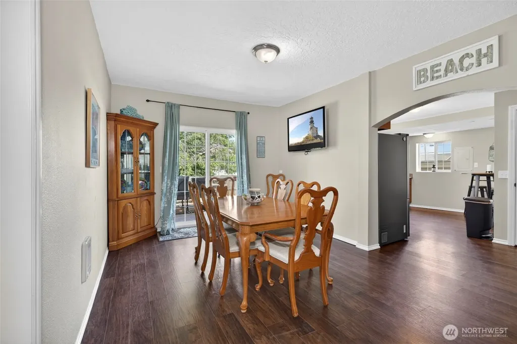 1209 36th Street Seaview WA 98644