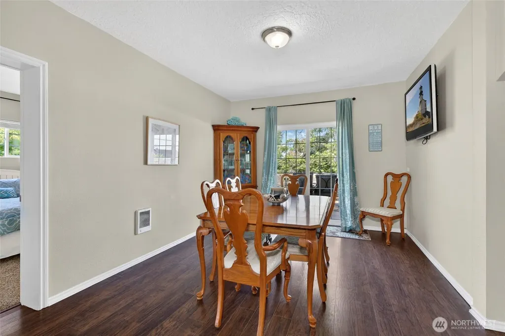 1209 36th Street Seaview WA 98644
